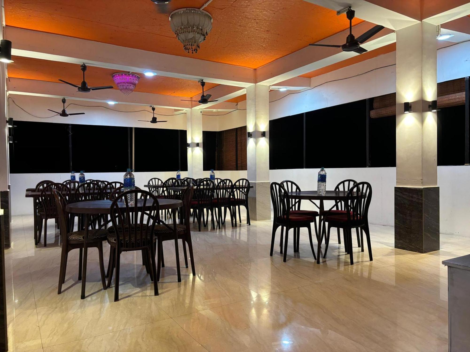 The Tamarind Tree Hotel & Restaurant Shadipur 外观 照片